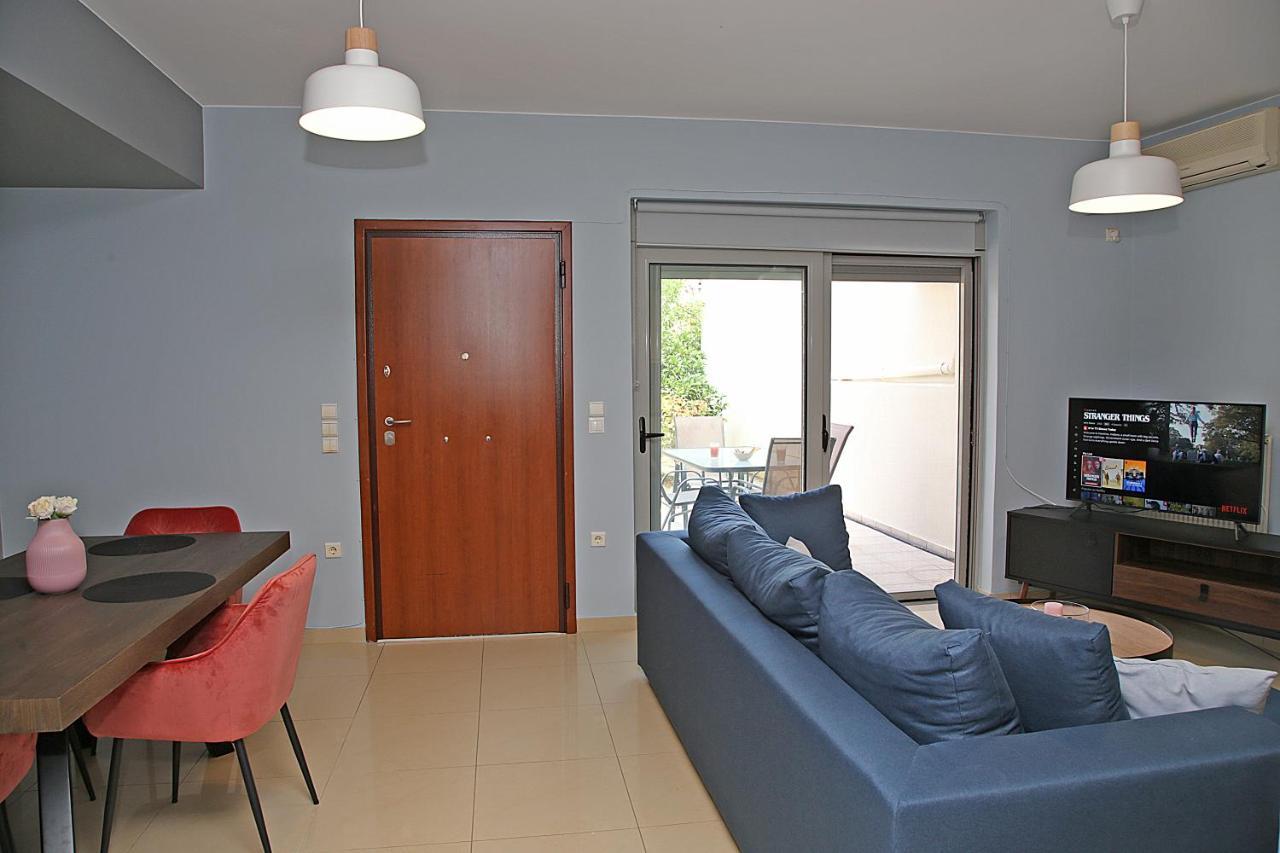 Apartment 2 Bedroom Near The Athens Airport, *