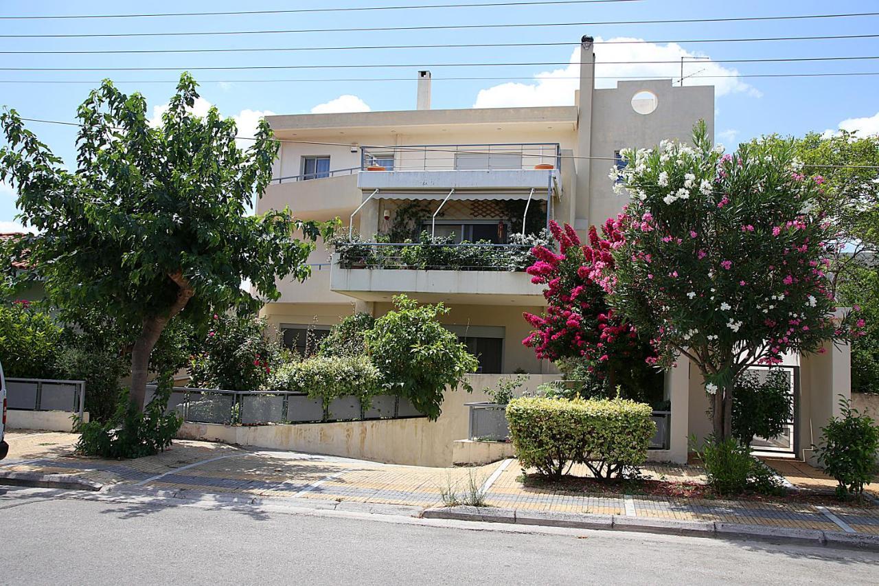 Apartment 2 Bedroom Near The Athens Airport, *
